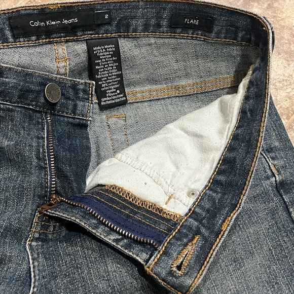 Calvin Klein Jeans Flare Mid Rise Medium Wash Denim Size 2 Blue Stretch - Picture 5 of 10
